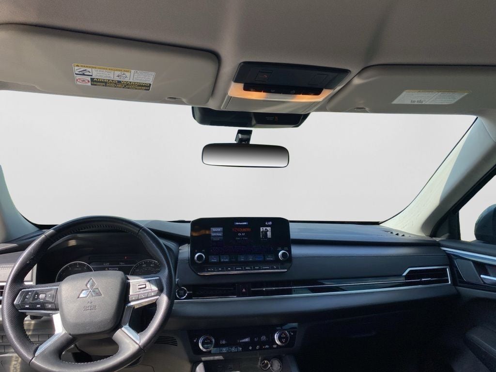 2023 Mitsubishi Outlander SE