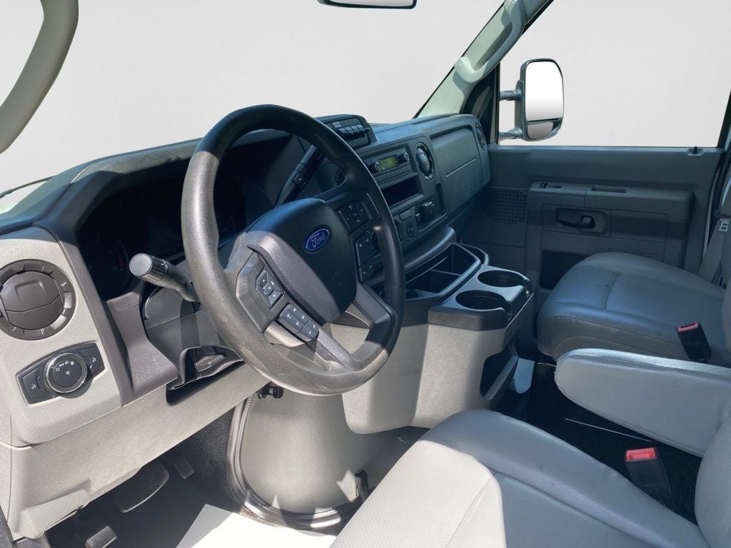 2022 Ford E-350SD Base Cutaway