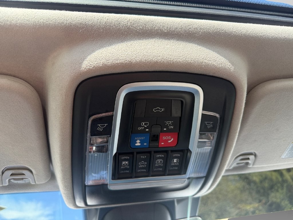 2023 RAM 1500 Limited Crew Cab 4x4 5'7" Box