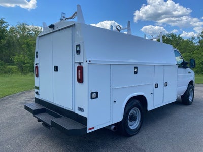 2022 Ford E-350SD Base Cutaway