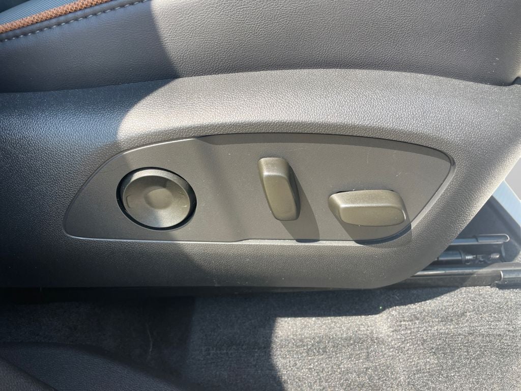 2025 GMC Acadia AT4