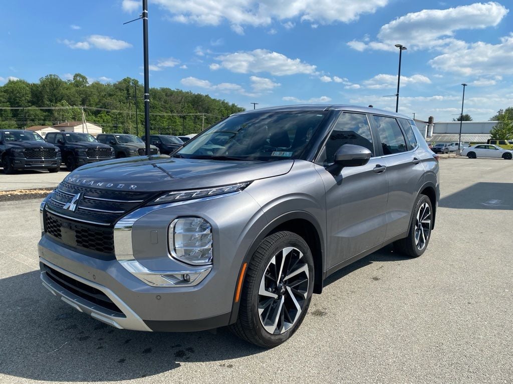 2023 Mitsubishi Outlander SE