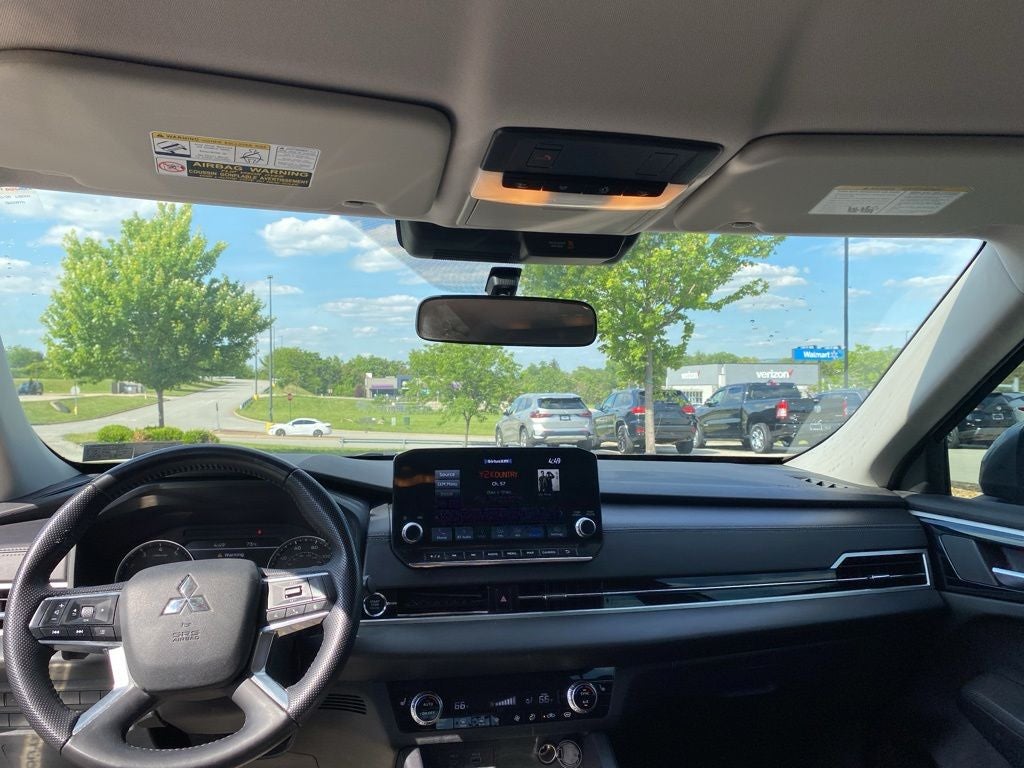 2023 Mitsubishi Outlander SE