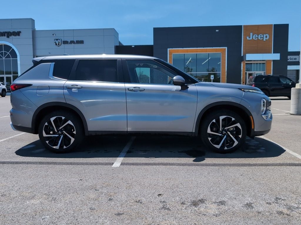 2024 Mitsubishi Outlander Base