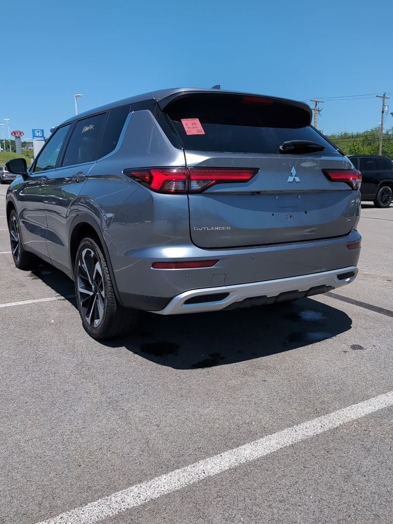 2024 Mitsubishi Outlander Base