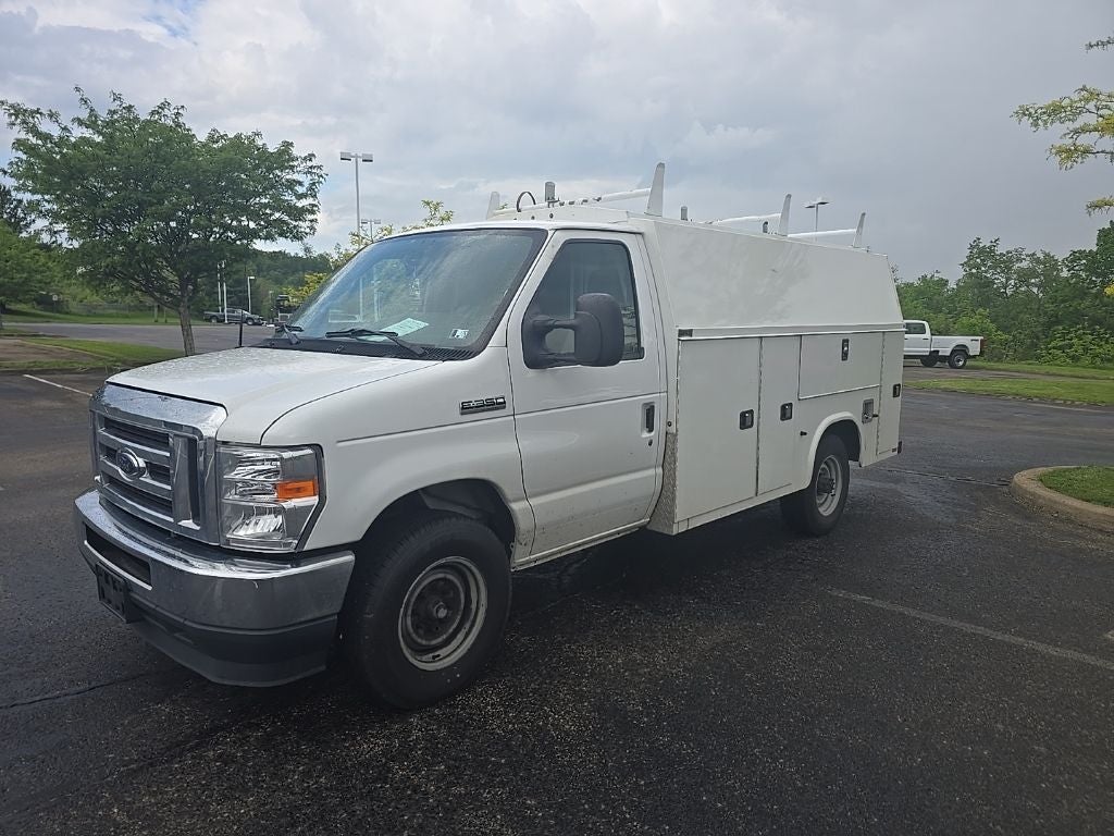 2022 Ford E-350SD Base Cutaway