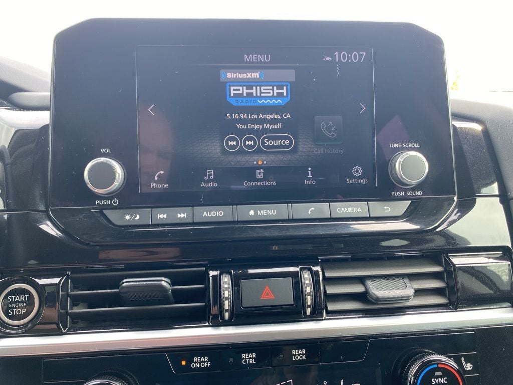 2024 Nissan Pathfinder SV