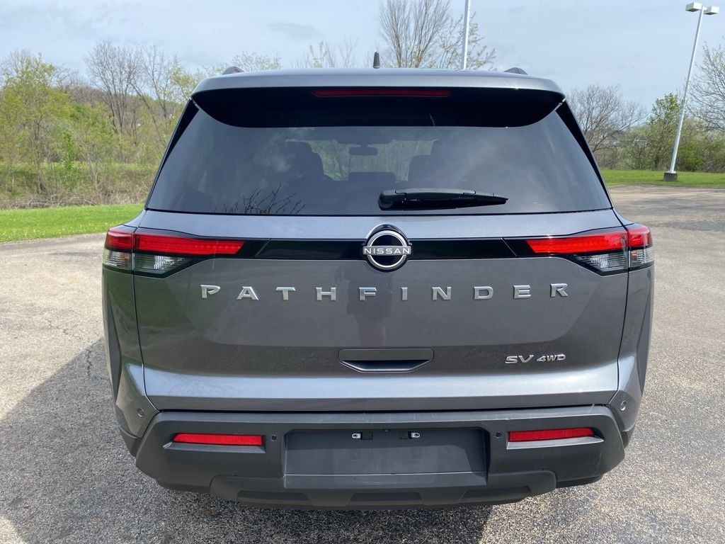 2024 Nissan Pathfinder SV