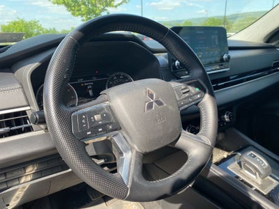 2023 Mitsubishi Outlander Base