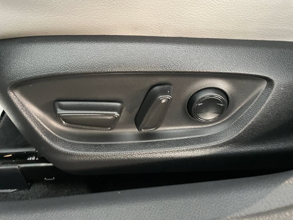 2022 Toyota Camry SE AWD