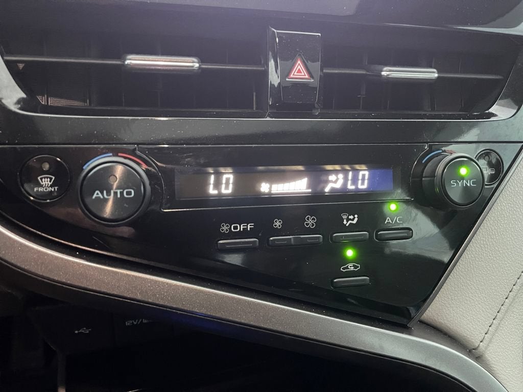 2022 Toyota Camry SE AWD
